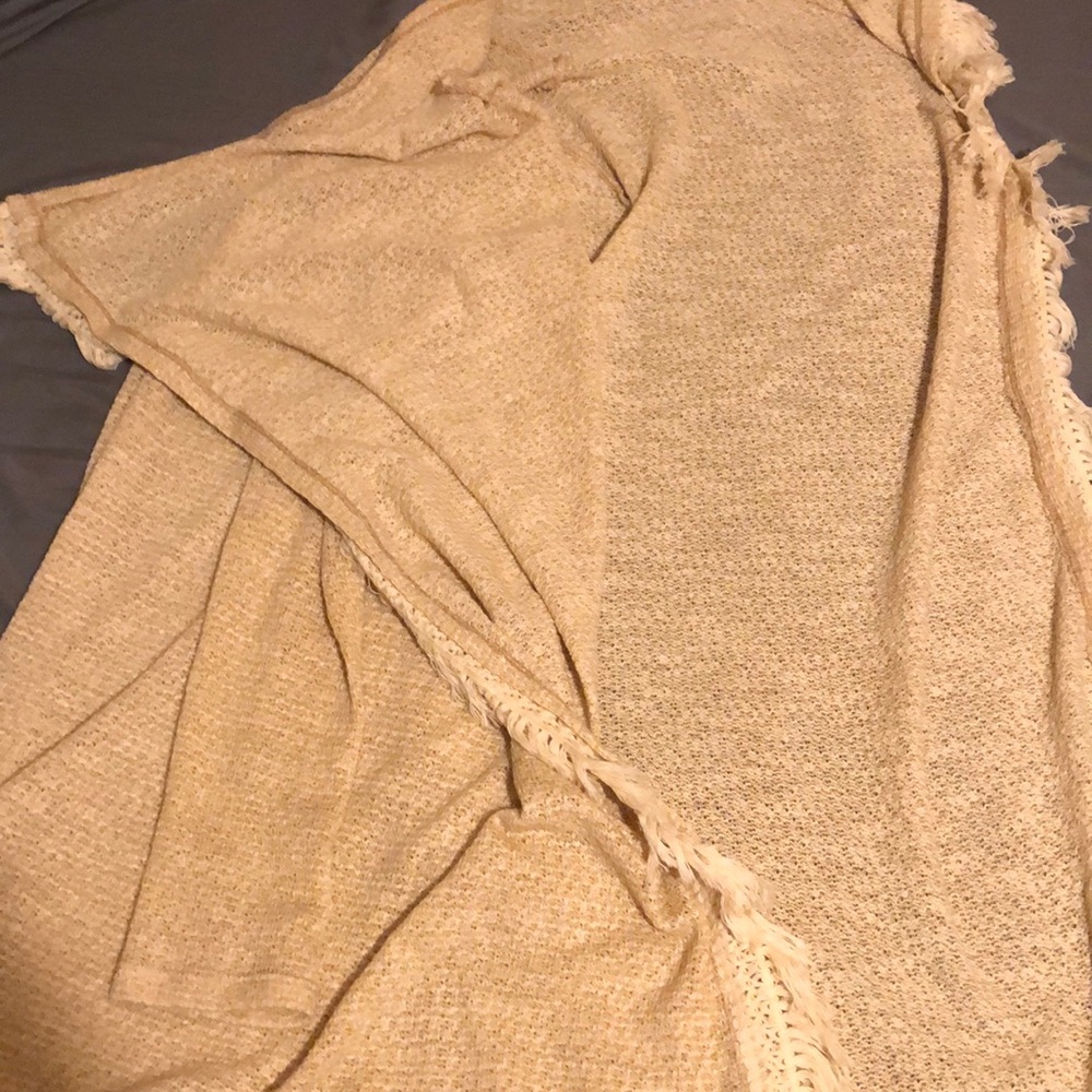 A 55% polyester 42% cotton cape